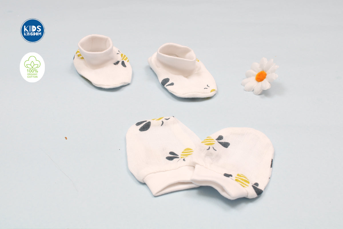 Muslin Cap Mitten Booties Bee
